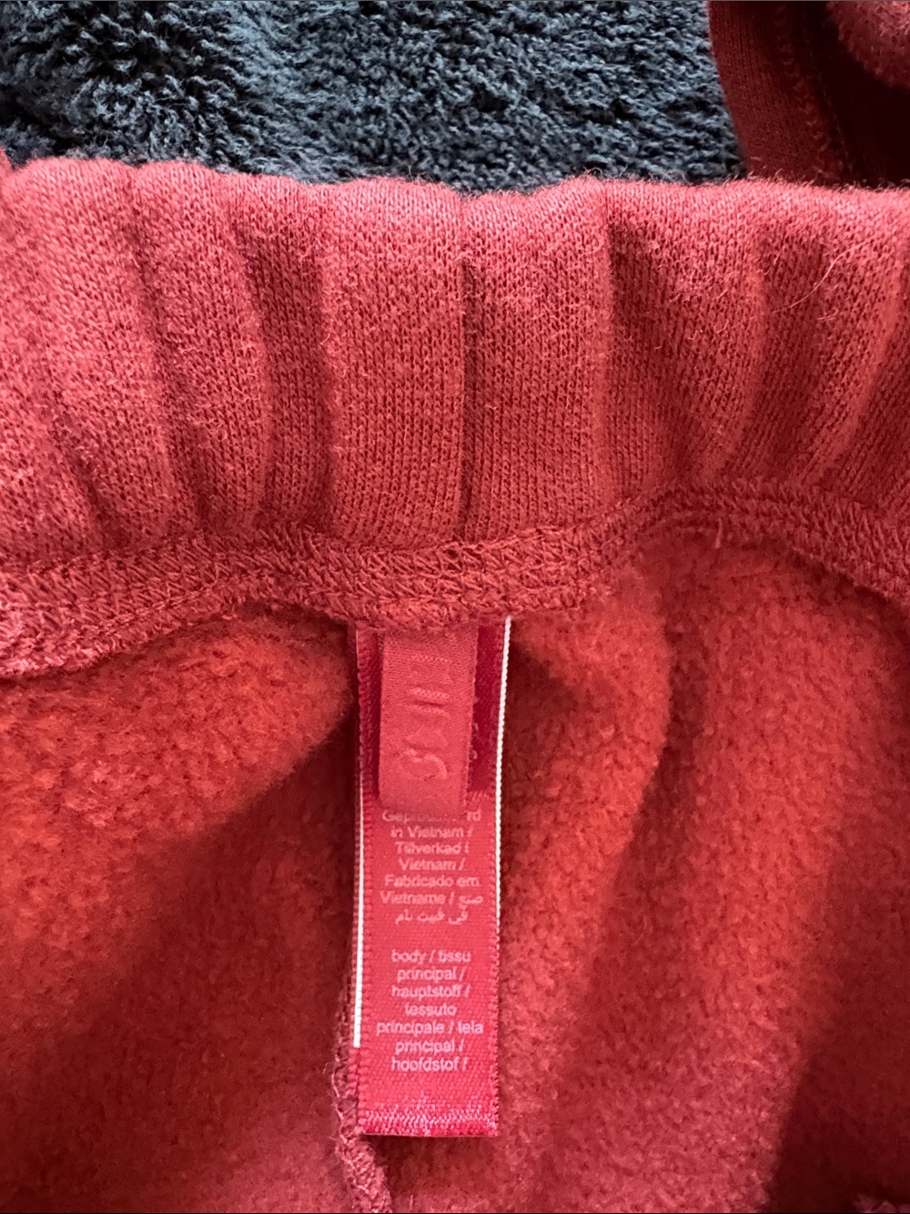 SKIMS Wide-Leg Sweatpants in Burgandy. Cotton Fleece - Picture 5 of 8
